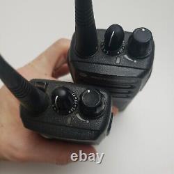 Lot de 2 radios bidirectionnelles UHF Motorola CP200d AAH01QDC9JC2AN 403-470MHz
