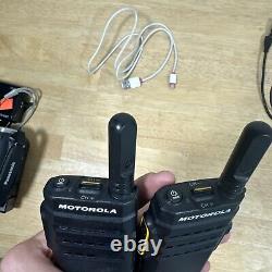 Lot de 2 radios bidirectionnelles portables sans fil Motorola SL300 noires avec 99 canaux fonctionnels.