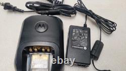 Lot de 2 talkies-walkies Motorola XPR6580 avec batterie-micro-chargeur