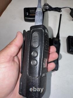 Lot de 3 Motorola RDU4160D RDX radios bidirectionnelles avec deux chargeurs. TESTÉES