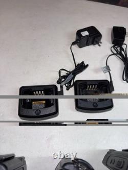 Lot de 3 Motorola RDU4160D RDX radios bidirectionnelles avec deux chargeurs. TESTÉES