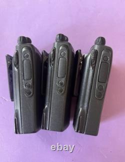 (Lot de 3) Radios bidirectionnelles Motorola PR860 UHF 16CH 4 Watts AAH45RDC9AA3AN