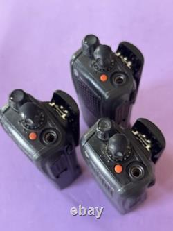 (Lot de 3) Radios bidirectionnelles Motorola PR860 UHF 16CH 4 Watts AAH45RDC9AA3AN