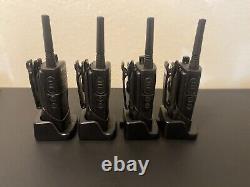 (Lot de 4) Motorola RMU2040 Talkie-Walkie avec 4 chargeurs et 4 clips de ceinture