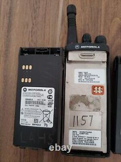 Lot de 4 radios bidirectionnelles Motorola HT1250 UHF 450-512MHz AAH25SDF9AA5AN non testées
