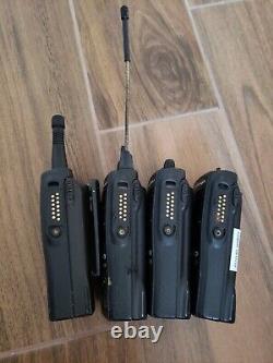 Lot de 4 radios bidirectionnelles Motorola HT1250 UHF 450-512MHz AAH25SDF9AA5AN non testées