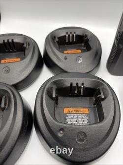 Lot de 4 radios bidirectionnelles Motorola Radius CP200 VHF, 6 bases, 1 chargeur ?????, à lire