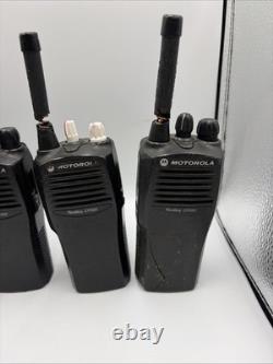 Lot de 4 radios bidirectionnelles Motorola Radius CP200 VHF, 6 bases, 1 chargeur ?????, à lire