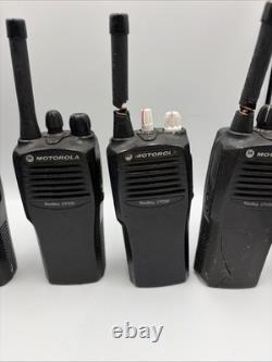 Lot de 4 radios bidirectionnelles Motorola Radius CP200 VHF, 6 bases, 1 chargeur ?????, à lire