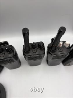 Lot de 4 radios bidirectionnelles Motorola Radius CP200 VHF, 6 bases, 1 chargeur ?????, à lire