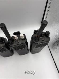 Lot de 4 radios bidirectionnelles Motorola Radius CP200 VHF, 6 bases, 1 chargeur ?????, à lire