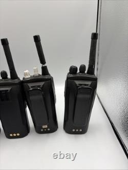 Lot de 4 radios bidirectionnelles Motorola Radius CP200 VHF, 6 bases, 1 chargeur ?????, à lire