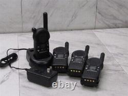 Lot de 4 talkies-walkies UHF MOTOROLA CLS1110 avec 1 chargeur à emplacement unique ! TESTÉ