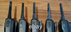 Lot de 5 radios bidirectionnelles Mag One de Motorola BPR40 avec stations de charge - Utilisées