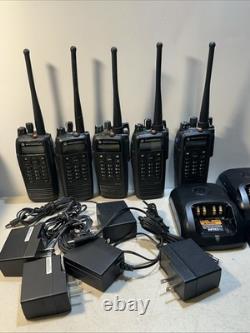 Lot de 5 radios bidirectionnelles Motorola XPR6550 AAH55QDH9LA1AN (ensemble complet) Lot de 5 radios bidirectionnelles Motorola XPR6550 AAH55QDH9LA1AN (ensemble complet)