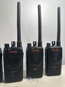 Lot de 5 radios bidirectionnelles VHF Motorola Mag One BPR40-AAH84KDS8AA1AN / Pas de chargeur