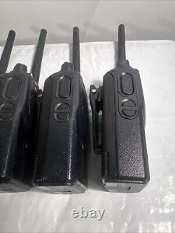 Lot de 5 radios bidirectionnelles VHF Motorola Mag One BPR40-AAH84KDS8AA1AN / Pas de chargeur