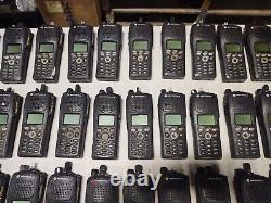 Lot de 60 radios bidirectionnelles Motorola XTS2500 700 / 800 MHz P25 Modèle 3