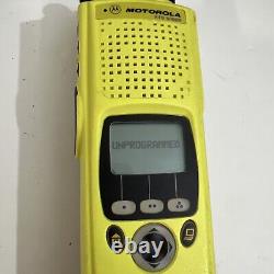 Lot de 6 radios bidirectionnelles Motorola XTS5000R H18UCF9PW6AN 700/800 MHz avec chargeur vert