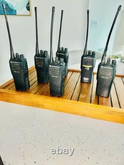 Lot de 6 radios portables bidirectionnelles Motorola CP200. AAH50RDC9AA1AN/AAH50RDC9AA2N