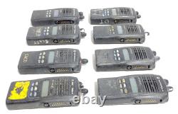 Lot de 8 radios bidirectionnelles Motorola Ht1250-ls de modèles variés pour pièces / Tel quel