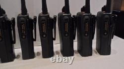 Lot de 9 radios bidirectionnelles Motorola PR860 VHF 136-174 5W 16CH AAH45KDC9AA3AN avec batterie