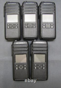 Lot de cinq radios bidirectionnelles Motorola DTR700 DTS150NBDLAA 900 MHz en état de fonctionnement