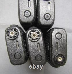 Lot de cinq radios bidirectionnelles Motorola DTR700 DTS150NBDLAA 900 MHz en état de fonctionnement