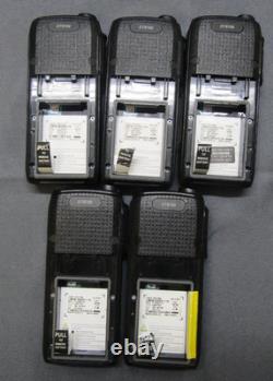 Lot de cinq radios bidirectionnelles Motorola DTR700 DTS150NBDLAA 900 MHz en état de fonctionnement