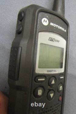 Lot de dix radios bidirectionnelles numériques Motorola DTR650 900 MHz avec antenne