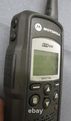 Lot de dix radios bidirectionnelles numériques Motorola DTR650 900 MHz avec antenne