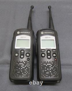 Lot de quatre radios bidirectionnelles numériques Motorola DTR650 900 MHz avec antenne