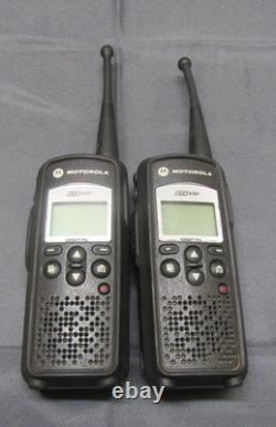 Lot de quatre radios bidirectionnelles numériques Motorola DTR650 900 MHz avec antenne