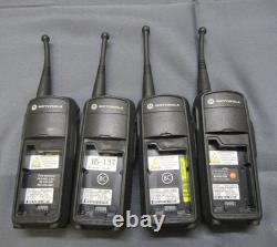 Lot de quatre radios bidirectionnelles numériques Motorola DTR650 900 MHz avec antenne