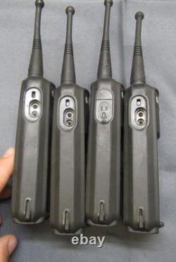 Lot de quatre radios bidirectionnelles numériques Motorola DTR650 900 MHz avec antenne