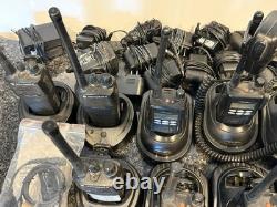 Lot de radios bidirectionnelles UHF (Motorola, Ritron, Jobcom) lot massif de 12 radios avec accessoires Lot de radios bidirectionnelles UHF (Motorola, Ritron, Jobcom) lot massif de 12 radios avec accessoires