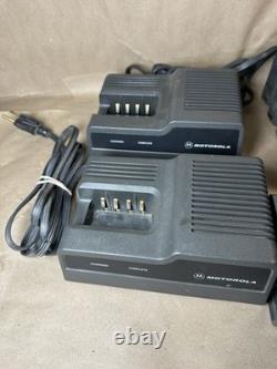 Lot de radios portables Motorola MTX-800 (5) avec chargeurs, batteries et étuis