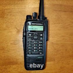 MOTOROLA AAH55TDH9LA1AN XPR 6550 UHF 450-520 MHz PORTABLES. CONNECT PLUS. ÉTAT NEUF