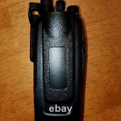 MOTOROLA AAH55TDH9LA1AN XPR 6550 UHF 450-520 MHz PORTABLES. CONNECT PLUS. ÉTAT NEUF
