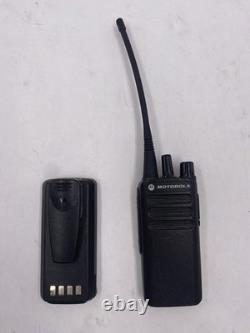 MOTOROLA AAH87YDC9JA2AN CP100D UHF RADIO BIDIRECTIONNEL ANALOGIQUE NUMÉRIQUE XPR AVEC BATTERIE