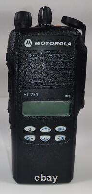 MOTOROLA HT1250 UHF 450-520 MHz Radio bidirectionnelle Police, Pompiers, EMS AAH25SDF9AA5AN