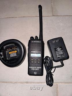 MOTOROLA HT1250 VHF 136-174MHz Radio bidirectionnelle Police Incendie EMS AAH25KDF9AA5AN