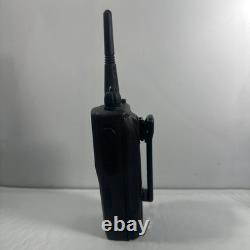 MOTOROLA Radio Bi-Directionnel CP200D UHF MODÈLE# AAH01QDC9JA2AN ensemble complet