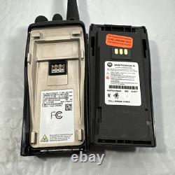 MOTOROLA Radio Bi-Directionnel CP200D UHF MODÈLE# AAH01QDC9JA2AN ensemble complet