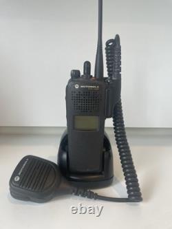 MOTOROLA XTS 1500 UHF 450-520 MHz Nouvelle batterie/antenne programmation gratuite