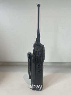 MOTOROLA XTS 1500 UHF 450-520 MHz Nouvelle batterie/antenne programmation gratuite