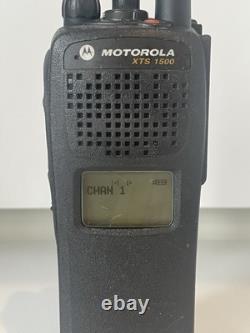 MOTOROLA XTS 1500 UHF 450-520 MHz Nouvelle batterie/antenne programmation gratuite