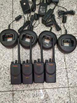 Mag One de Motorola BPR40 Chargeur 8CH Radio Bidirectionnelle (4 pièces) et BASE DE CHARGE (4 pièces)