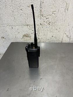 Motorola AAH56UCC9RB1AN XPR7380 Radio bidirectionnelle 800/900 MHz avec batterie