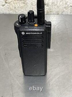 Motorola AAH56UCC9RB1AN XPR7380 Radio bidirectionnelle 800/900 MHz avec batterie
